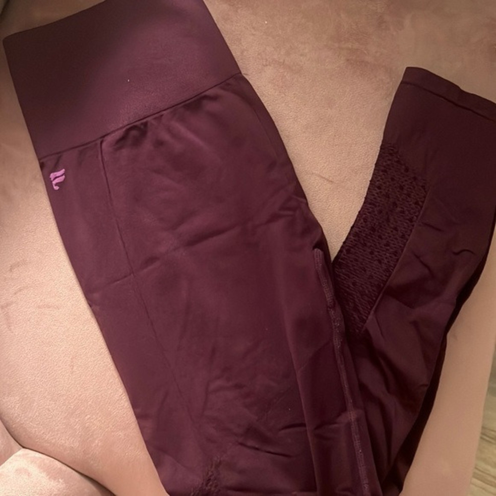 Fabletics Sync High Waisted Perforated‎ 7/8